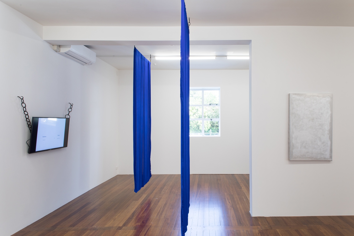 Image: World made of steel, made of stone (installation view with work by Isabel Wadeson-Lee, left and Jo Jelicich, right), 2021. Photo: Janneth Gil.